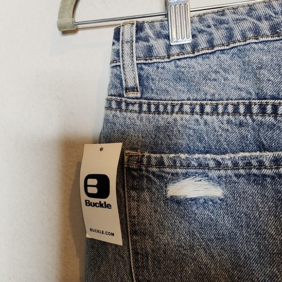 NWT Buckle Bridge By Gly highrise mom distressed jeans. Size 24 - Picture 9 of 13
